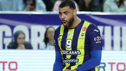 Fenerbahçe'de voleybol şubesinde ayrılık: Yıldız isimle yollar resmen ayrıldı