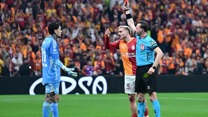 Fenerbahçe'de derbi faturası kesildi: Taraftarın hedefinde iki isim var