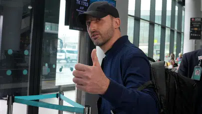 Domenico Tedesco'nun vedasında duygusal anlar: Almanya'da taraftar ordusuyla karşılandı
