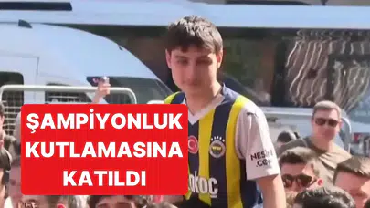 Kutlamanın ortasında ezeli rakibinin formasıyla boy gösterdi: Sarı-kırmızılı kalabalıkta şaşkınlık yaratan anlar