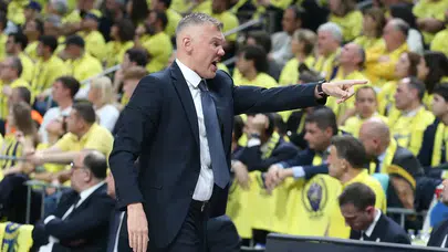 Saras Jasikevicius’tan sert tepki: Final Four sorusuna "saygısızlık" diyerek salonu terk etti