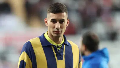 Mert Müldür Riva’da tarzıyla şaşırttı: Yeni imajı olay oldu