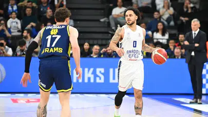 Larkin sahne aldı, seri Sinan Erdem’de uzadı