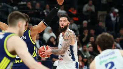 Efes’te Poirier şoku: Sezonu kapattı