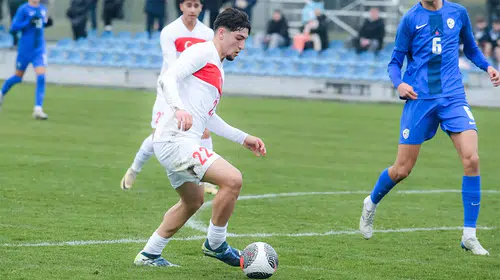 İmzalar atıldı! Fenerbahçe 18’lik golcüyü Almanya’dan kaptı, yetiştirme bedeli detayı ortaya çıktı