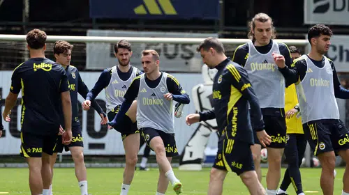 Fenerbahçe'de Başakşehir mesaisi: Bir yıldız döndü, diğeri revire gitti