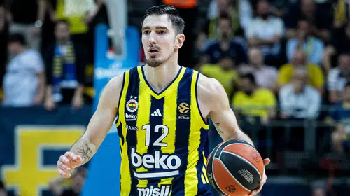 Fenerbahçe'nin Fransız oyun kurucusu Nando De Colo'da kısmi yırtık tespit edildiği duyuruldu
