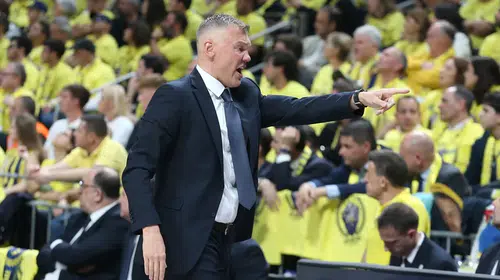 Saras Jasikevicius’tan sert tepki: Final Four sorusuna "saygısızlık" diyerek salonu terk etti