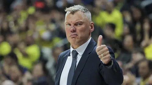 Saras Jasikevicius’un final rotası: Efes engelini devirdi