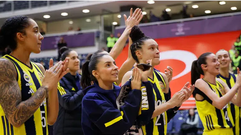 Final ateşi yandı! Fenerbahçe Opet 30 sayı farkla adını finale yazdırdı