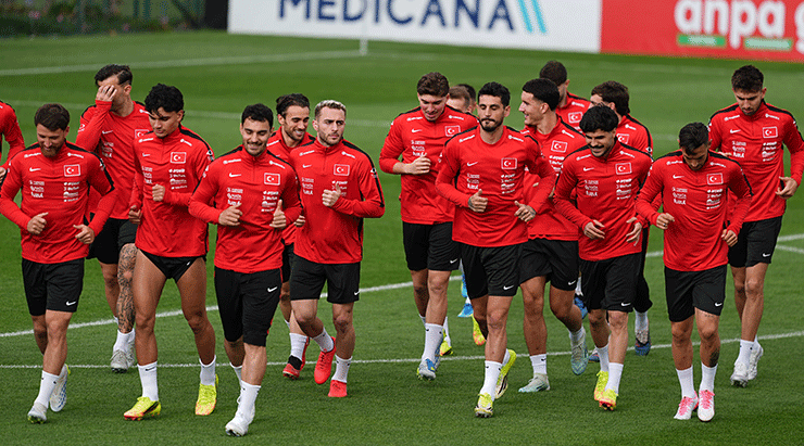 Montella’nın gözü Dünya Kupası’nda: Eksikler planı bozmadı